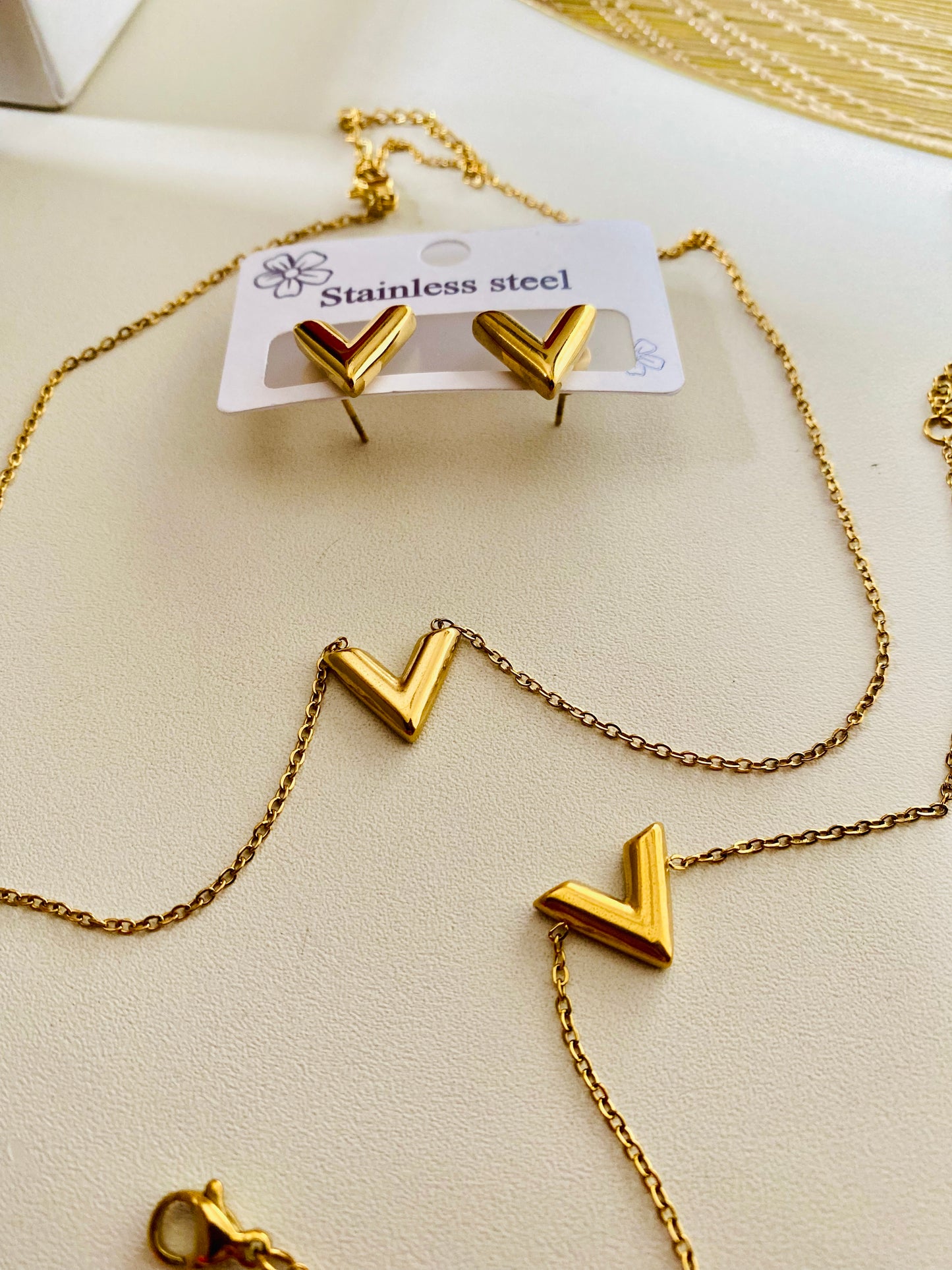 Gold Vela V-Shape Set