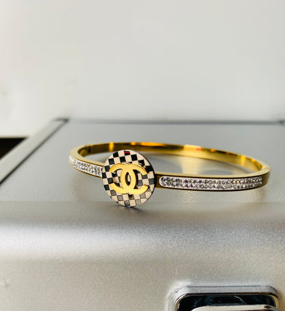 C-hanel Bangle openable