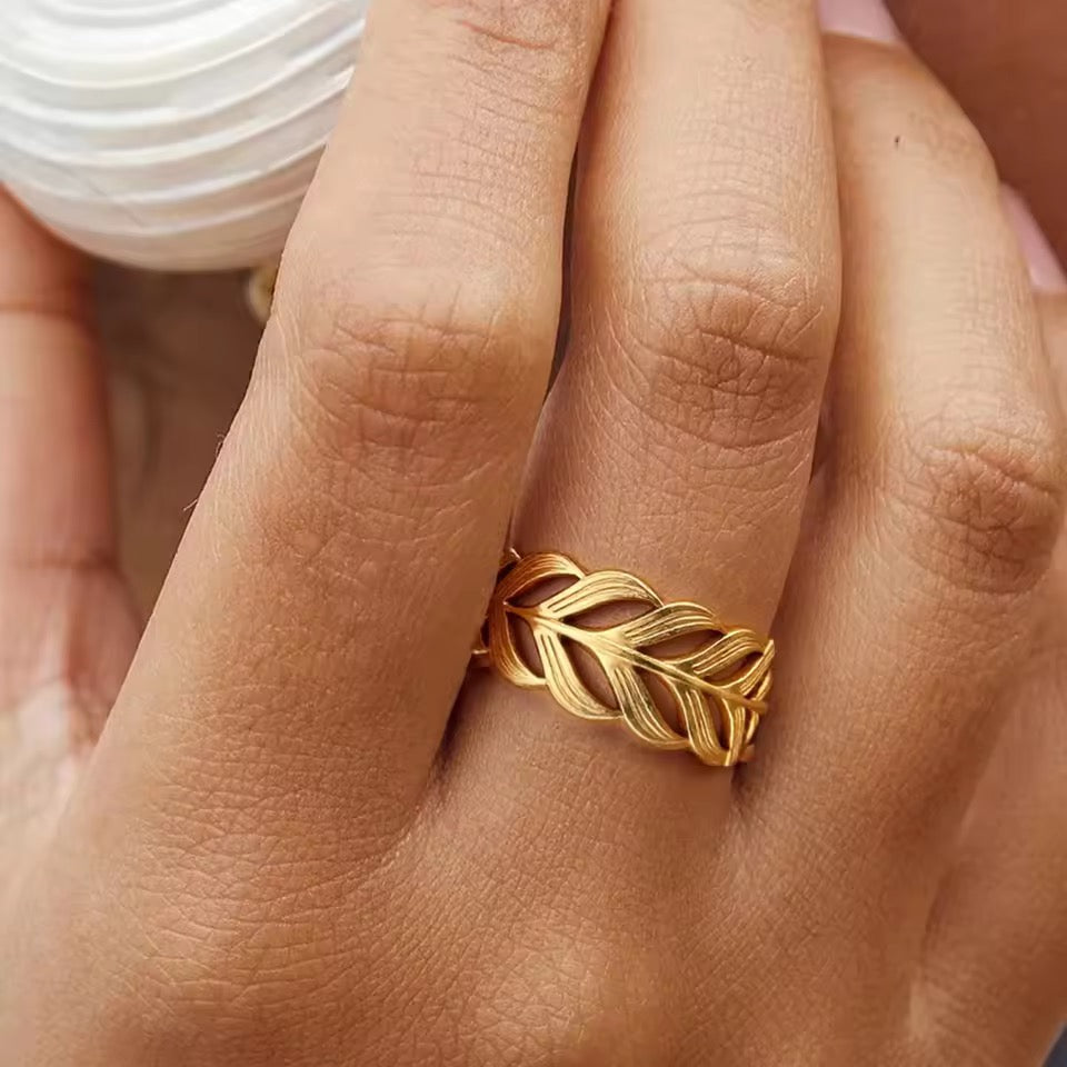 V-Leaf Adjustable Ring