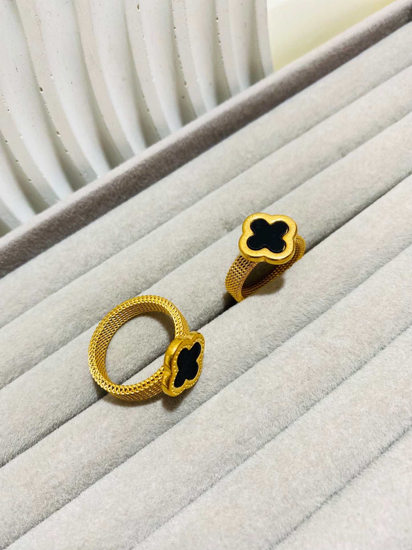Clover Band Ring