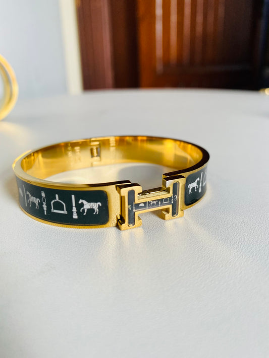 Couverture Black H Handcuff