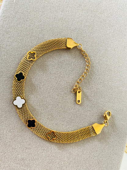 Meshed Clover Bracelet